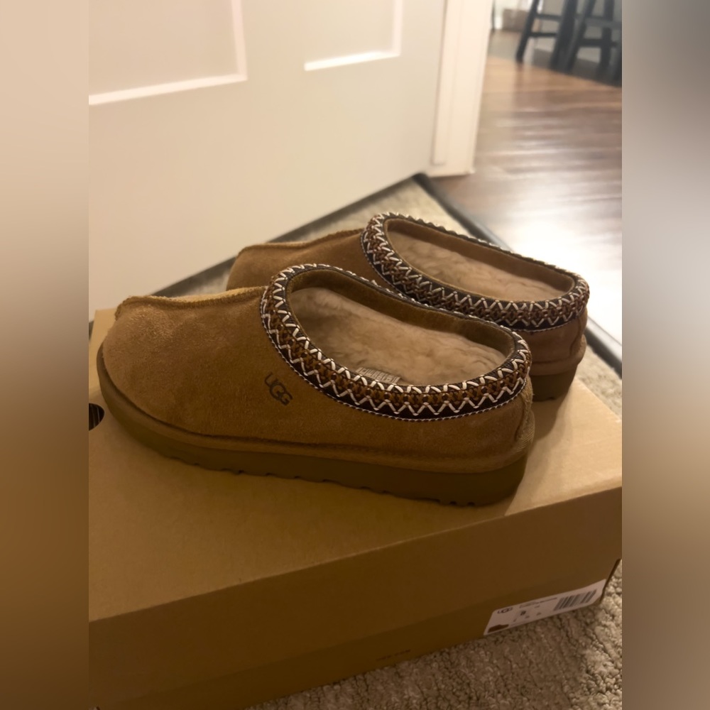 UGG Woman’s Tasman Slippers